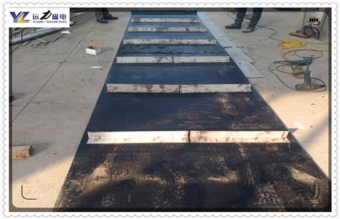 斜皮帶上裝除鐵器