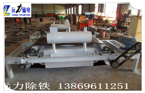 油冷自卸式電磁除鐵器,使用廠家在選型時為什么會感覺很難？遠力除鐵器廠家給您解惑