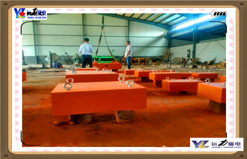 懸掛式永磁除鐵器，山東懸掛式永磁除鐵器知識參數(shù)_內(nèi)部磁塊安裝方法_山東懸掛式永磁除鐵器型號價格