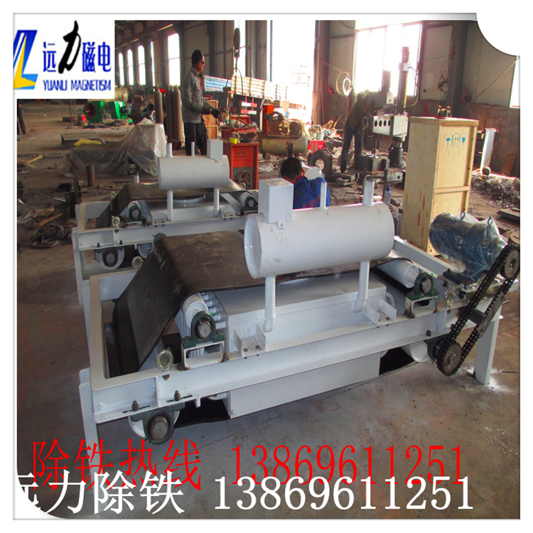 強迫油冷循環(huán)電磁除鐵器工作原理  　　?油冷電磁除鐵器使用時,入口管和出口管分別與循環(huán)泵和散熱器連接.變壓器油通過入口管,上油通道和進油口進入油路的盤管,并在油底部向上運動,消除線圈內(nèi)產(chǎn)生的熱量,然后通過軛板返回油返回通道進入散熱器加熱,循環(huán)實現(xiàn)冷卻盤管的目的.  　　?油冷電磁除鐵器由于采用內(nèi)循環(huán)結構,簡化了外循環(huán)管道,減少了焊點泄漏的發(fā)生,保證了鐵的正常工作,提高了除鐵效率.同時,內(nèi)循環(huán)結構使油循環(huán)更均勻合理,有效降低了隔膜的溫度,保證了溫度升至40℃以下,提高了隔膜的性能,使其性能更高比行業(yè)標準.  　　?另外,核心配備三維注油通道,當油芯可以消散時,使鐵的整體冷卻效果更好.結構簡單,設計合理,維護方便,在空白板中加入這樣的隔膜,在油冷的鐵路領先水平上,值得廣泛的普及應用.