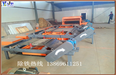  遠力強磁除鐵器質(zhì)量更有優(yōu)勢  　　設(shè)備質(zhì)量穩(wěn)定可靠,設(shè)計水平從多個環(huán)節(jié)上都可以看出來.十幾年來一直致力于選礦設(shè)備的改進和創(chuàng)新,不斷的將優(yōu)質(zhì)除鐵器推向全國各地.遠力磁電強磁除鐵器用國際先進設(shè)計理念設(shè)計而成,在考慮產(chǎn)品實用價值的同時將機器外形優(yōu)化設(shè)計,外觀大方結(jié)構(gòu)合理.鐵回收率高,處理量大每小時能處理300立方,鐵回收率可高達90%以上而且鐵的品位高.     強磁除鐵器磁磁系采用銣硼等材料,不易退磁,使用十年效果依然很好,而且磁系穩(wěn)定選礦效果好.采用雙層筒皮包裹,在保證磁力的前提下更好的保護內(nèi)部結(jié)構(gòu),這樣有效地節(jié)省了維修費用可保證機械常年運轉(zhuǎn).濰坊遠力磁電磁電的除鐵器是質(zhì)量之王,使用壽命是其他設(shè)備的兩倍,并且維修成本更低.