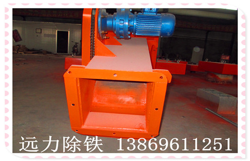 1.化工漿料除鐵器應用：  　　主要用于去除黑色金屬材料與液態(tài)原料混合,磁場強度高,去除率高,去除原材料后的品位,純度顯著提高,含液體濕式雜物優(yōu)良設備顯著下降;在紙漿,陶瓷,化工原料,礦物等液體原料中的雜質.  　　2.化工漿料除鐵器特點：  　　所使用的磁源是世界上最流行的具有高場強,采用高矯頑力的NdFeB,用于確保產(chǎn)品純度. 漿料除鐵器是一種磁性材料,能產(chǎn)生強大的磁吸引力,節(jié)能除鐵設備.  　　3化工漿料除鐵器應用：  　　主要用于去除黑色金屬材料與液態(tài)原料混合,磁場強度高,去除率高,去除原材料后的品位,純度顯著提高,含液體濕式雜物優(yōu)良設備顯著下降;在紙漿,陶瓷,化工原料,礦物等液體原料中的雜質.  　　4.化工漿料除鐵器磁源特點：  　　?磁場源是世界上最流行的具有高場強,高矯頑力的NdFeB,用于確保產(chǎn)品質量.產(chǎn)品簡單,使用方便,整體結構耐用可靠.漿料永磁管除鐵器可直接連接使用送液管;當需要取出鐵磁材料時,打開門,取下雜物門,取出鋼筋,