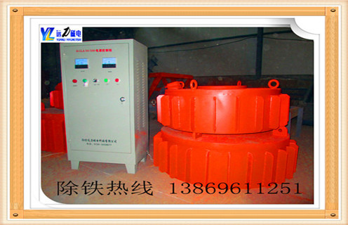        盤式電磁除鐵器的工作原理,濰坊遠(yuǎn)力磁電是一家集科研開發(fā),工程設(shè)計,生產(chǎn)安裝,調(diào)試服務(wù)于一體的專業(yè)設(shè)備制造公司. 　　1.盤式電磁除鐵器的主要結(jié)構(gòu)  　　該機(jī)主要由電磁線圈,磁芯,磁極填料,接線盒等組成.  　　2.盤式電磁除鐵器的工作原理  　　當(dāng)在強(qiáng)磁場的磁場下通過直流勵磁線圈的材料將在鐵磁材料中混合時,繼續(xù)吸起來,從而達(dá)到鐵的目的.  　　RCDB系列干式電磁除鐵器(也稱為PDC系列盤,RCDY系列)是一種用于去除除鐵裝置中的非磁性材料的粉末或塊的類型.其內(nèi)部使用電鑄樹脂,自冷卻完全密封結(jié)構(gòu).具有較大的滲透深度,強(qiáng)吸力,防塵,防雨,腐蝕等特點,在極惡劣的環(huán)境下仍能可靠運(yùn)行.