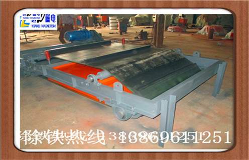 1.陶瓷粉料自動(dòng)除鐵器的特點(diǎn)  　　1.1.永磁除鐵器采用高性能釹鐵硼做磁源,磁性強(qiáng),不退磁.  　　1.2.鼓兩側(cè)的鼓形結(jié)構(gòu),此種結(jié)構(gòu)具有自動(dòng)校正功能,出色的密封性,這樣就可以很好地適應(yīng)各種惡劣環(huán)境.  　　1.3.皮帶機(jī)控制部分鏈條,可以實(shí)現(xiàn)原位手動(dòng)控制和集中控制兩種方式.  　　1.4.無(wú)勵(lì)磁線圈,節(jié)能.  　　1.5.不需要整流控制器,可靠性高.  　　1.6.沒(méi)有溫升,磁場(chǎng)強(qiáng)度也不存在“冷”“熱”點(diǎn),磁場(chǎng)常數(shù).  　　1.7.電源,吸鐵在鐵上的零件不會(huì)落回到運(yùn)輸?shù)牟牧仙?  　　?1.8.沒(méi)有絕緣和壓力問(wèn)題.配合防爆電機(jī)驅(qū)動(dòng)的鐵質(zhì)輸送帶可成為防爆沉淀器.然而,永磁磁選機(jī)的磁場(chǎng)強(qiáng)度會(huì)衰減,應(yīng)在選擇調(diào)查和實(shí)施時(shí)選用