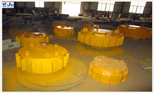 電磁除鐵器如何加大研發(fā)力度出好質(zhì)量，我們作為眾多的電磁除鐵器生產(chǎn)廠家，所生產(chǎn)出來的產(chǎn)品獲得了廣大客戶的好評如潮，到底是什么原因才能得到如此好的成績呢? 　　在除鐵器的眾多產(chǎn)品中都保持高速的增長，作為參與者將自始至終加大這方面的投入，特別是技術(shù)的研制始終放在第一位，在任何時期都能保持增長，在不同的時期就要加大研發(fā)力度，始終在在前面才能獲得更加強(qiáng)大的增長，不然都走在后面有眾多的限制，不能快速的發(fā)展下去就要看待好這個問題，只能選擇好自己的發(fā)展方向在任何時期將保持高速的增長是我們非常愿意看到的情景，除鐵器只有這樣在任何時期保持前進(jìn)的腳步在未來任何時期都要站在最前面。