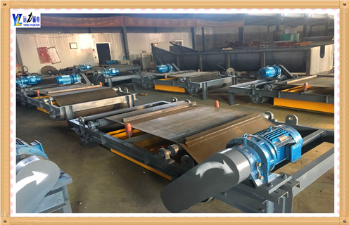 自動除鐵器 永磁自動除鐵器總是讓客戶不能拒絕,它超高的性價(jià)比和舒適的使用體驗(yàn),帶給客戶的是不斷的經(jīng)濟(jì)效益和精細(xì)的選礦產(chǎn)品.自動化的設(shè)備更能滿足客戶的使用需求和使用習(xí)慣,解放工作人員的雙手,更能應(yīng)對高效率的挑戰(zhàn). 　　傳統(tǒng)的永磁除鐵器返回料系統(tǒng)的原除鐵方式采用的是人工拖動,手動卸鐵方式.這種除鐵方式雖然操作簡單,但自動化程度低,效率不高,而且在人工拖拉除鐵器的過程中存在較大的安全隱患.針對這一現(xiàn)象,分廠組織車間技術(shù)人員自主研發(fā)自動除鐵系統(tǒng),實(shí)現(xiàn)除鐵自動化和高效化.自動除鐵器 永磁自動除鐵器合了技術(shù)和工作人員的心血,包含了國內(nèi)多種先進(jìn)的科技,它的出現(xiàn)代表了技術(shù)的進(jìn)步和選礦行業(yè)的巨大革新.