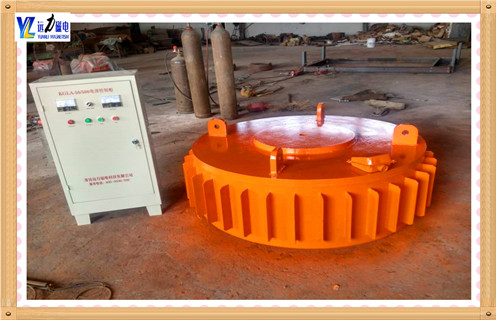 濰坊懸掛式盤式電磁除鐵器是遠(yuǎn)力公司的旗艦產(chǎn)品,一直以優(yōu)良的品質(zhì)價(jià)格受到客戶的好評(píng). 在同類電磁除鐵器在產(chǎn)品銷售中處理領(lǐng)先地位. 　　1.濰坊懸掛式盤式電磁除鐵器的五大技術(shù)特點(diǎn)  　　1.1.磁路設(shè)計(jì)采用計(jì)算機(jī)模擬,磁導(dǎo)率深度,磁力.  　　1.2.內(nèi)部使用電鑄樹脂,自冷密封結(jié)構(gòu),防塵,防雨,耐腐蝕.  　　1.3.自動(dòng)卸鐵,便于維修,鼓形鼓結(jié)構(gòu),具有自動(dòng)皮帶校正功能,特制密封外殼,能夠在惡劣環(huán)境下實(shí)現(xiàn)長期無故障運(yùn)行.  　　1.4.產(chǎn)品配套良好,功能齊全的整流設(shè)備,具有手動(dòng)和集中控制功能,從而能夠滿足各種場合的要求.  　　1.5.可有效吸收在非磁性材料中混合0.1-35公斤的鐵磁材料.