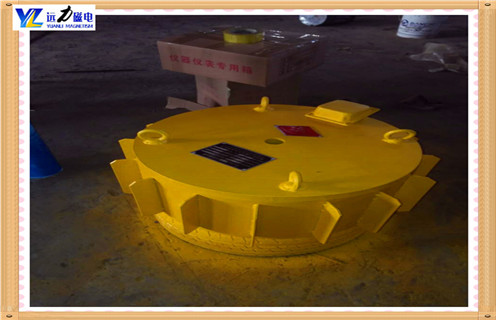 RCDD-8電磁除鐵器-T1/T2/T3超強(qiáng)磁力,如今除鐵器龐大的市場(chǎng)需求空間對(duì)于除鐵器生產(chǎn)企業(yè)而言，迎來了強(qiáng)打的發(fā)展空間。山東遠(yuǎn)力已在除鐵器市場(chǎng)打出名聲，在如此巨大的市場(chǎng)規(guī)模和樂觀的市場(chǎng)前景，各路豪強(qiáng)紛紛進(jìn)入磁選設(shè)備市場(chǎng)，行業(yè)內(nèi)群雄逐鹿格局悄然顯現(xiàn)。除鐵器適用于輸煤港口、大型火電廠、煤礦、礦山、建材等對(duì)除鐵要求特別高的場(chǎng)所，可在粉塵、潮濕、海邊鹽霧腐蝕嚴(yán)重等惡劣環(huán)境下正常工作.